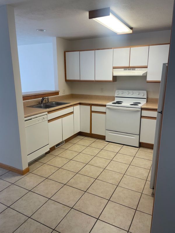 85 Yotzonot, Bloomington