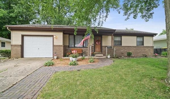9 Brookwood Dr